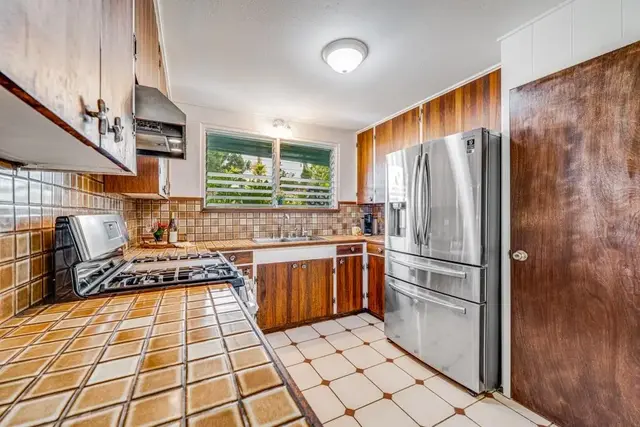 Listing Image for 720 Mopua St 9 of 22