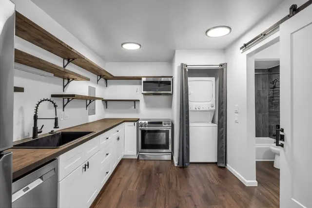 Listing Image for 2180 Vineyard St 300 1 of 18