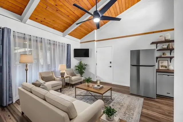 Listing Image for 2180 Vineyard St 300 12 of 18
