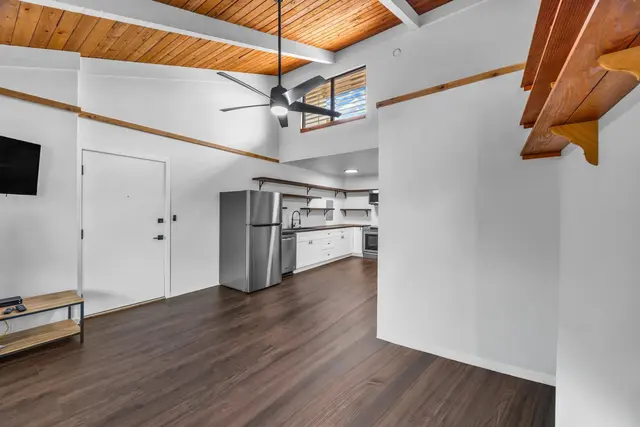 Listing Image for 2180 Vineyard St 300 13 of 18