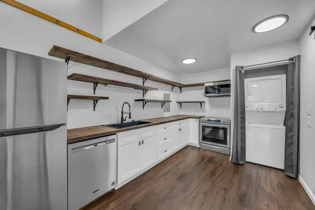 Listing Image for 2180 Vineyard St 300 6 of 18