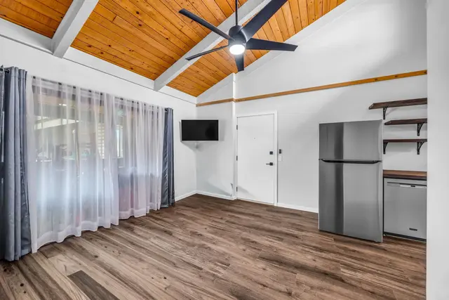 Listing Image for 2180 Vineyard St 300 7 of 18