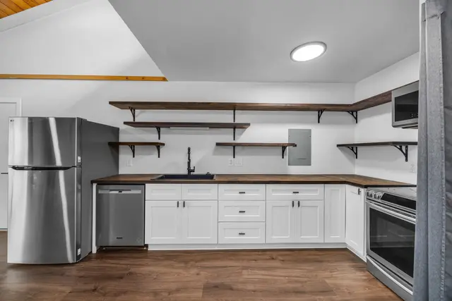 Listing Image for 2180 Vineyard St 300 8 of 18