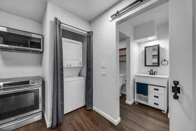 Listing Image for 2180 Vineyard St 300 9 of 18