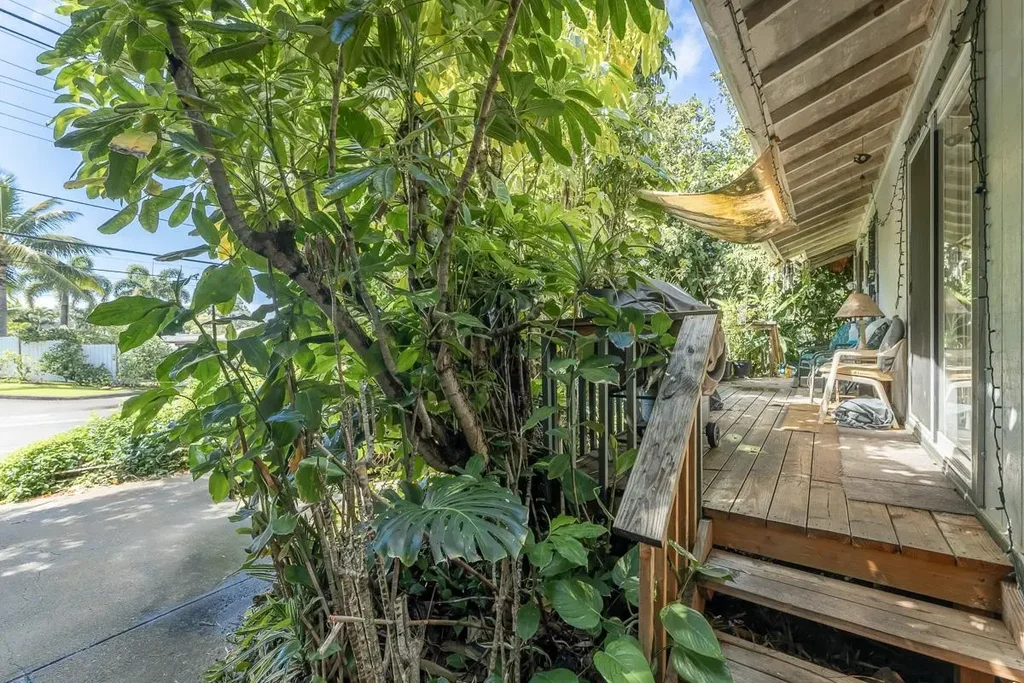 899 Kokomo Rd, Haiku