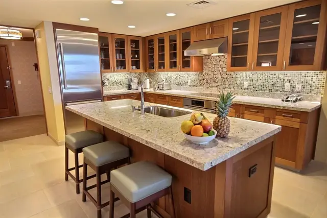 Listing Image for 200 Nohea Kai Dr 2-up 51-52 14 of 15