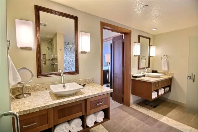 Listing Image for 200 Nohea Kai Dr 2-up 51-52 4 of 15