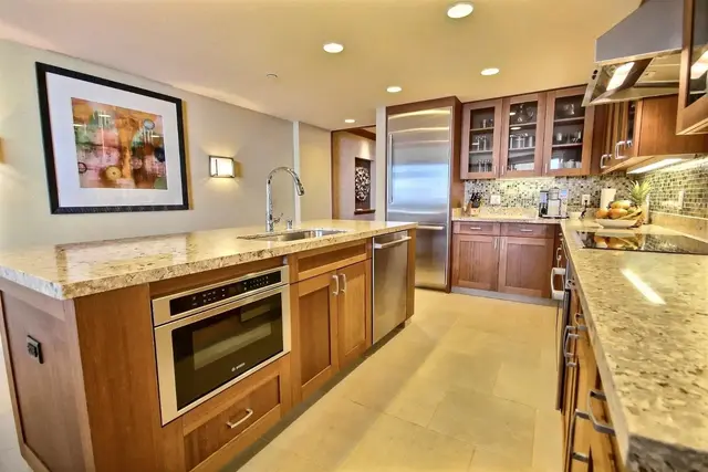 Listing Image for 200 Nohea Kai Dr 2-up 51-52 6 of 15