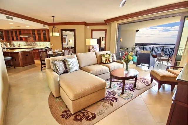 Listing Image for 200 Nohea Kai Dr 2-up 51-52 7 of 15