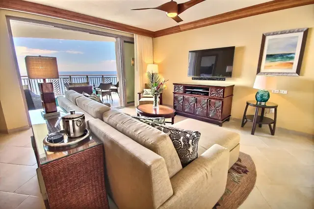 Listing Image for 200 Nohea Kai Dr 2-up 51-52 8 of 15