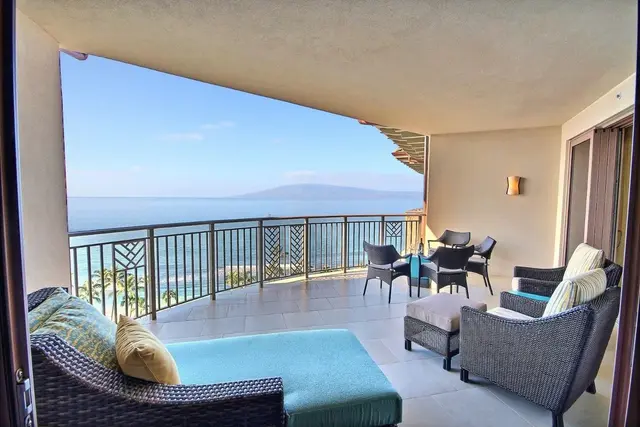 Listing Image for 200 Nohea Kai Dr 2-up 51-52 9 of 15