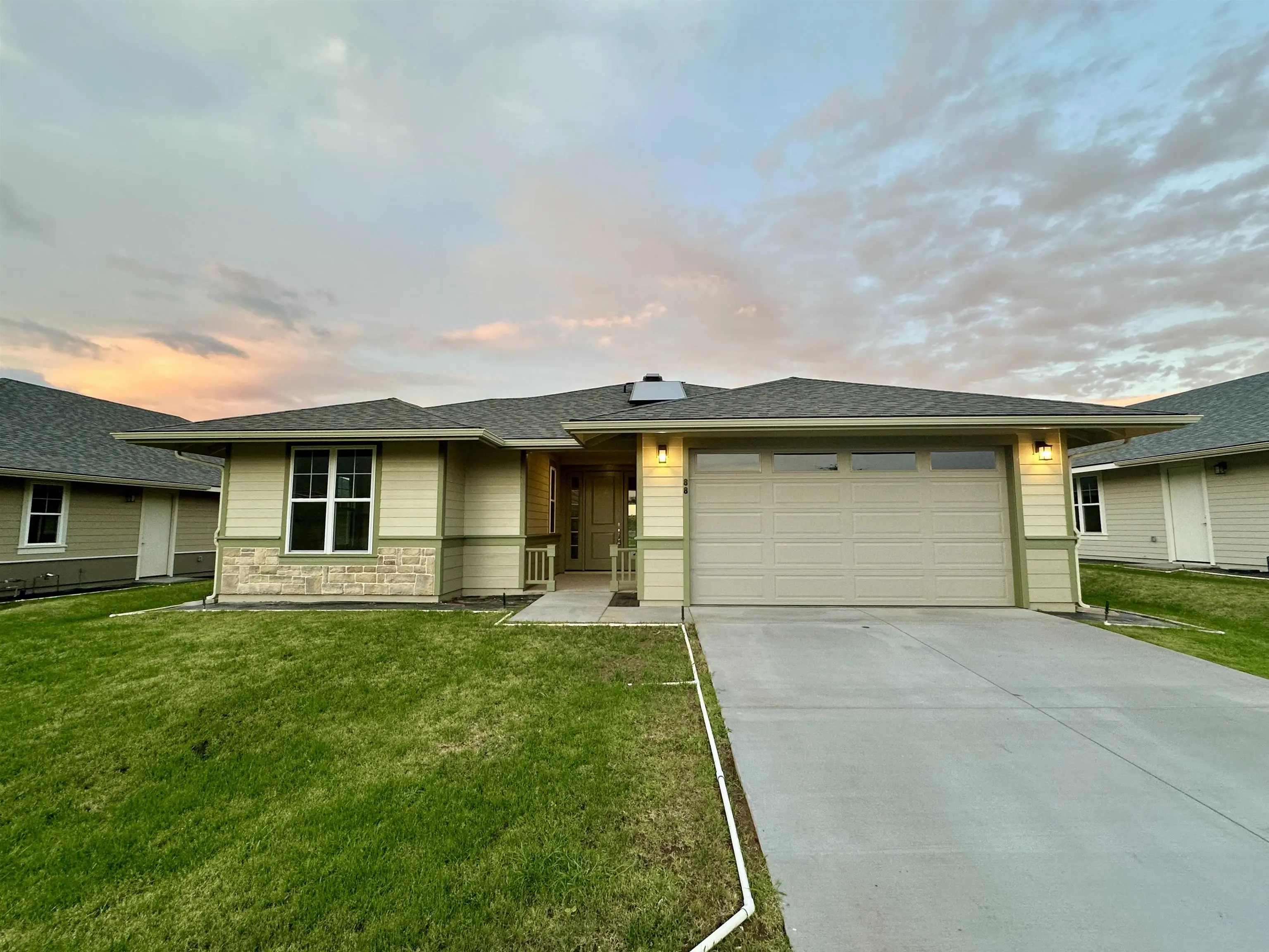 Photo of Listing #405891