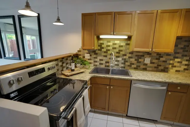 Listing Image for 46 Walaka St 3 1 of 28