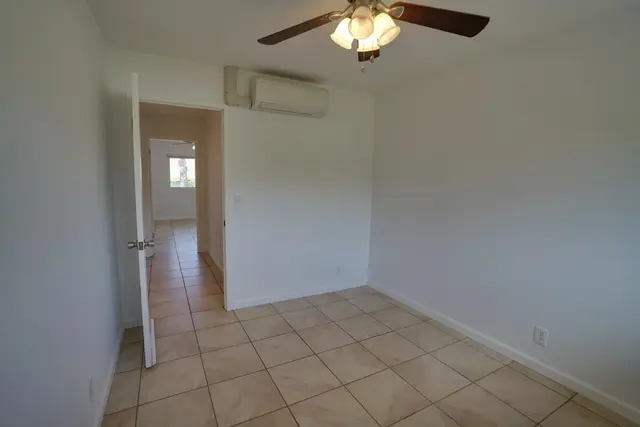 Listing Image for 46 Walaka St 3 18 of 28