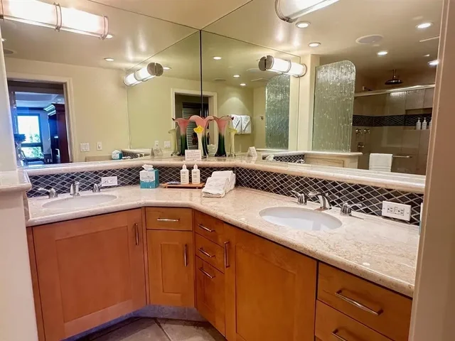 Listing Image for 50 Nohea Kai Dr 1-703 18 of 28