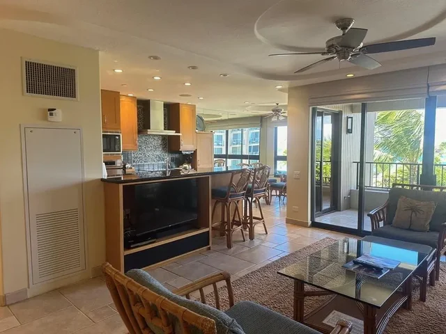 Listing Image for 50 Nohea Kai Dr 1-703 4 of 28