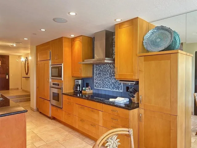 Listing Image for 50 Nohea Kai Dr 1-703 6 of 28