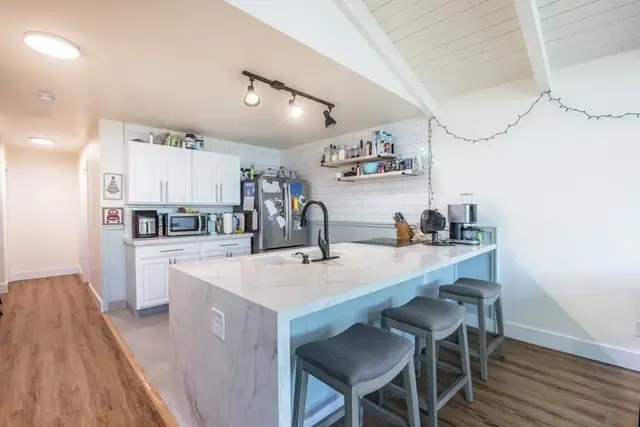 Listing Image for 575 Linekona Pl 9 of 44
