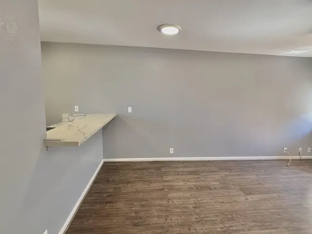 Listing Image for 480 Kenolio Rd 11-204 11 of 29