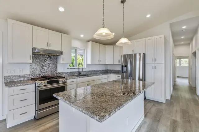 Listing Image for 717 Lower Kimo Dr B 10 of 50