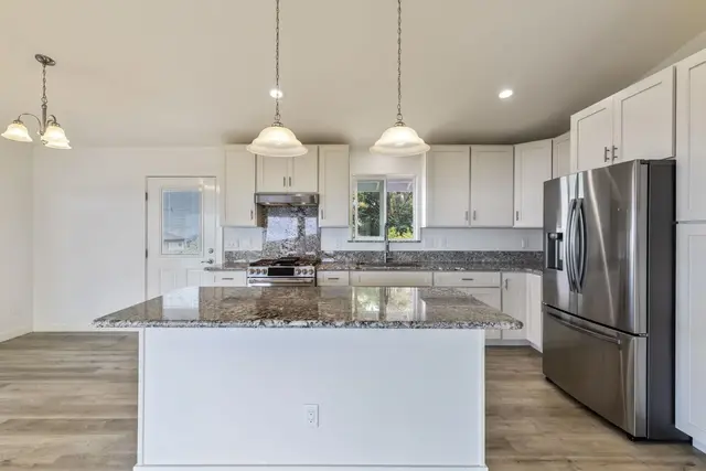 Listing Image for 717 Lower Kimo Dr B 12 of 50
