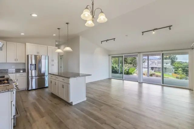 Listing Image for 717 Lower Kimo Dr B 16 of 50