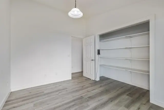 Listing Image for 717 Lower Kimo Dr B 19 of 50