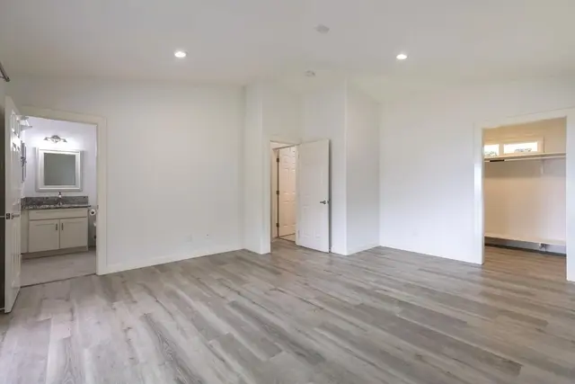 Listing Image for 717 Lower Kimo Dr B 20 of 50