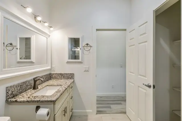 Listing Image for 717 Lower Kimo Dr B 25 of 50