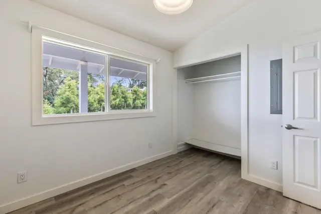 Listing Image for 717 Lower Kimo Dr B 28 of 50