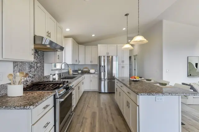 Listing Image for 717 Lower Kimo Dr B 3 of 50