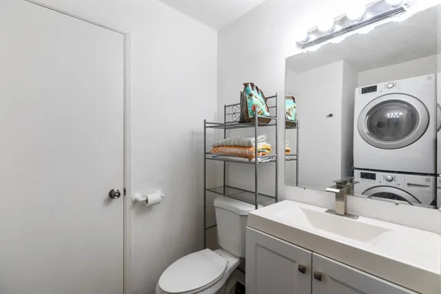 Listing Image for 140 Uwapo Rd 31-202 18 of 24