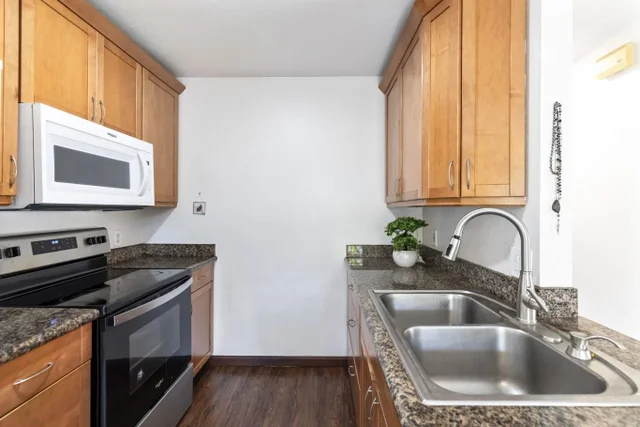 Listing Image for 140 Uwapo Rd 31-202 3 of 24