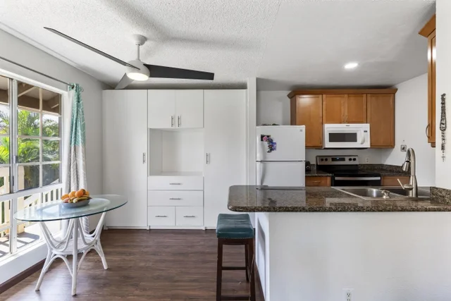 Listing Image for 140 Uwapo Rd 31-202 4 of 24