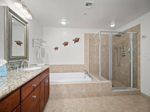 Listing Image for 28 Hauwahine Ln F-203 16 of 46