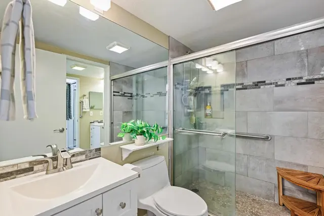 Listing Image for 160 Keonekai Rd 7-101 15 of 26