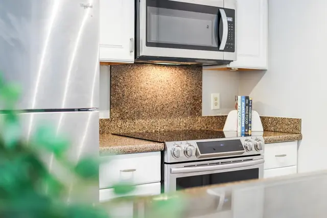 Listing Image for 160 Keonekai Rd 7-101 2 of 26