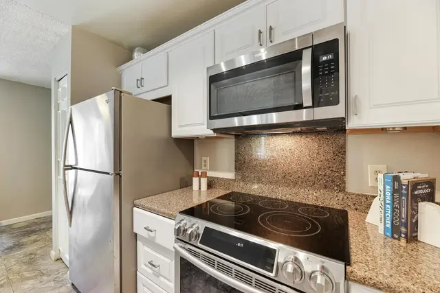 Listing Image for 160 Keonekai Rd 7-101 3 of 26