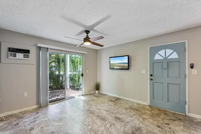 Listing Image for 160 Keonekai Rd 7-101 7 of 26