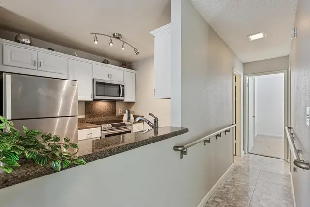 Listing Image for 160 Keonekai Rd 7-101 8 of 26