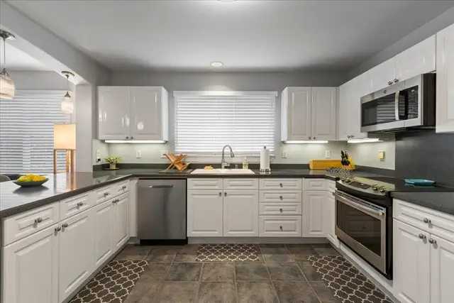Listing Image for 21 Lanikeha Pl 11 of 34