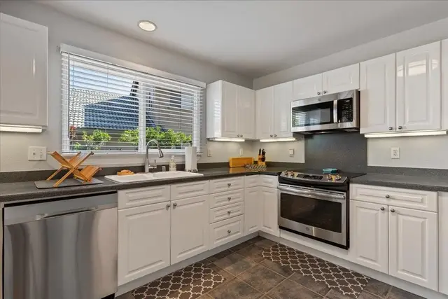 Listing Image for 21 Lanikeha Pl 12 of 34