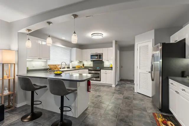 Listing Image for 21 Lanikeha Pl 14 of 34