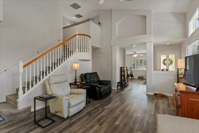 Listing Image for 21 Lanikeha Pl 19 of 34