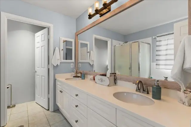 Listing Image for 21 Lanikeha Pl 24 of 34