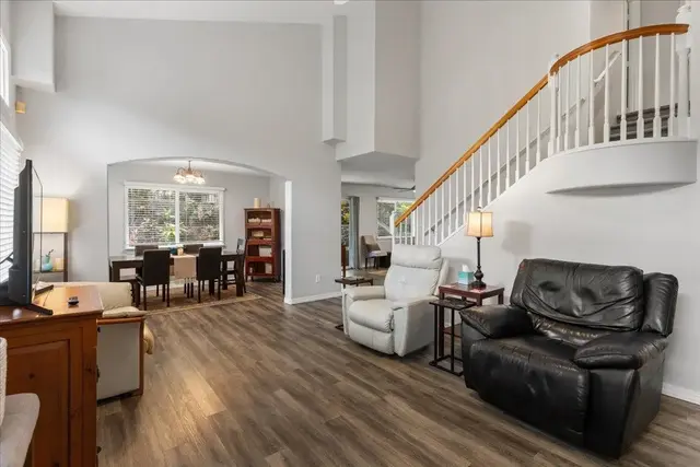 Listing Image for 21 Lanikeha Pl 5 of 34