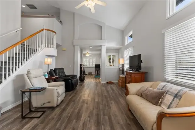 Listing Image for 21 Lanikeha Pl 8 of 34