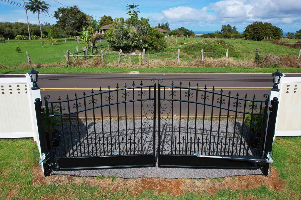 1525 Kaupakalua Rd, Haiku