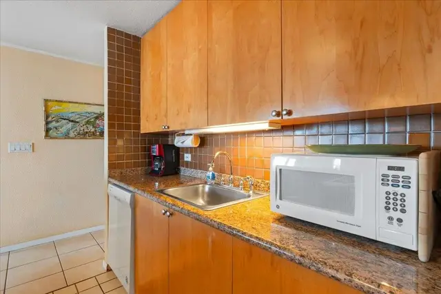 Listing Image for 150 Hauoli St 200 18 of 37