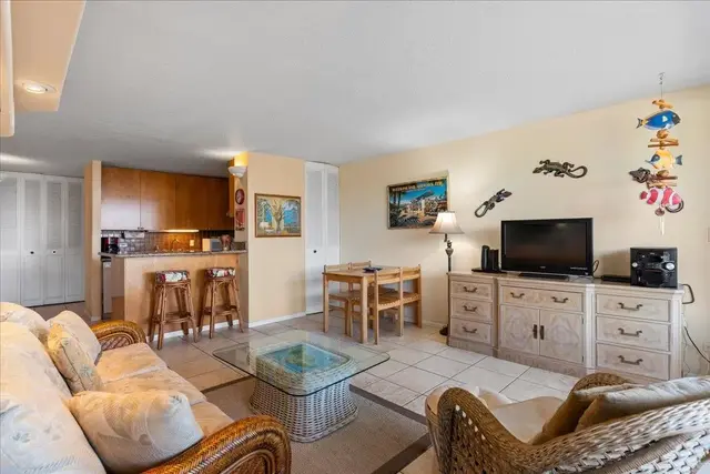 Listing Image for 150 Hauoli St 200 3 of 37